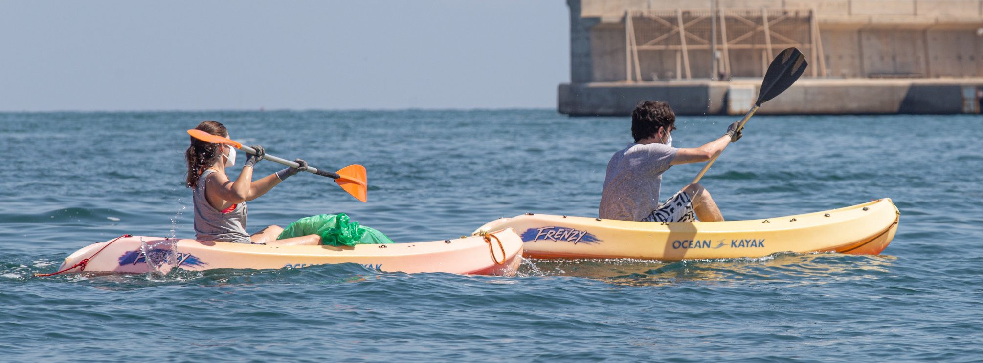 Limpieza CON KAYAK la Marina Valencia