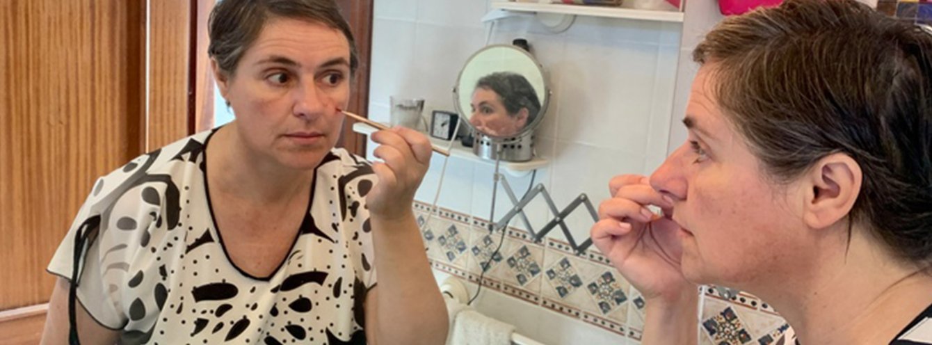 PEQUENAS MENTIRAS PARA CONTAR GRANDES VERDADES